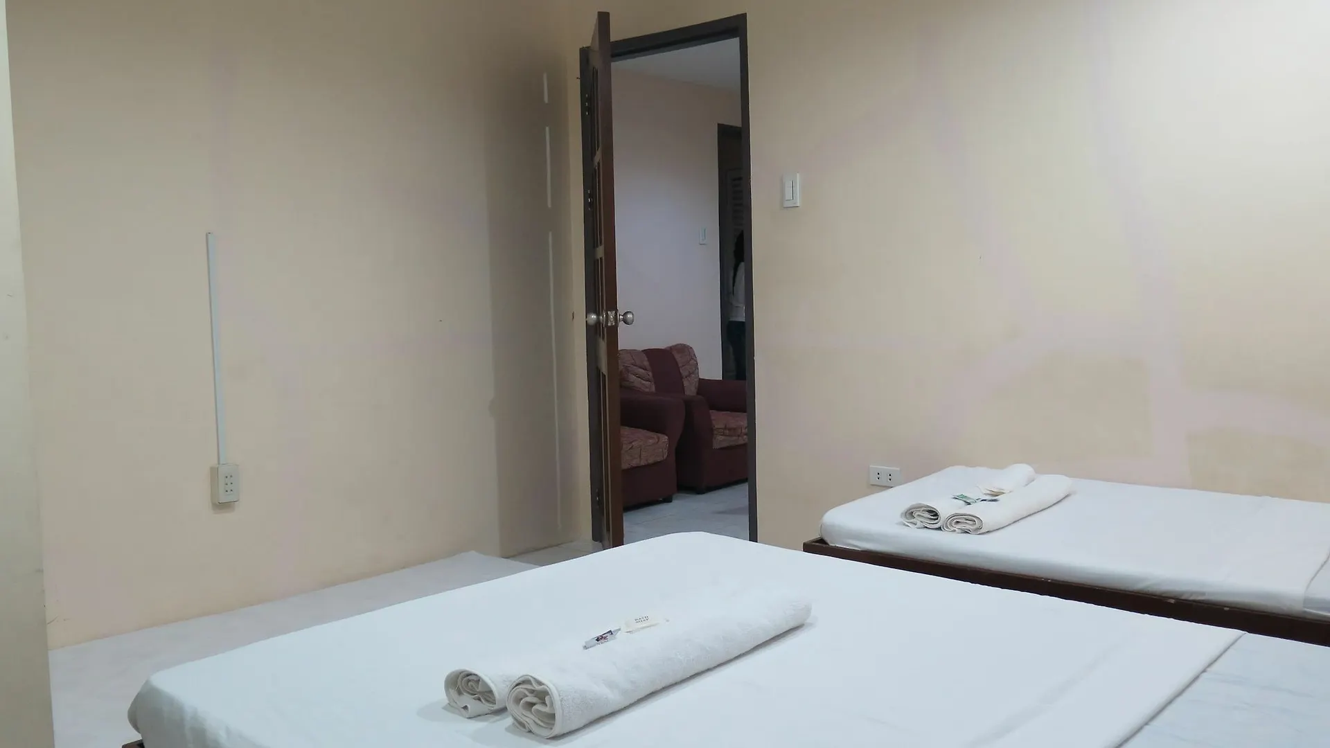 *** Hotel Luxor One Traveller Inn Davao Philippines